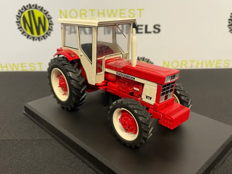 REPLICAGRI 208 1:32 SCALE INTERNATIONAL 946 4X4 WITH REAR DUAL WHEELS