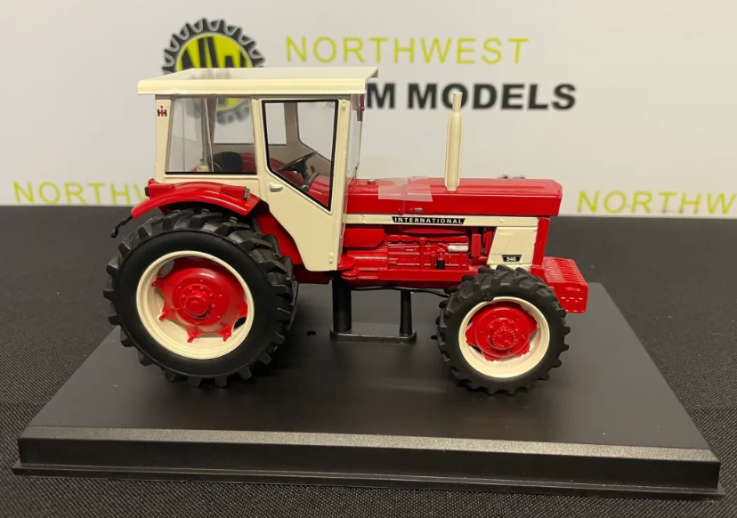 REPLICAGRI 208 1:32 SCALE INTERNATIONAL 946 4X4 WITH REAR DUAL WHEELS