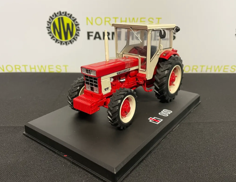 REPLICAGRI 208 1:32 SCALE INTERNATIONAL 946 4X4 WITH REAR DUAL WHEELS