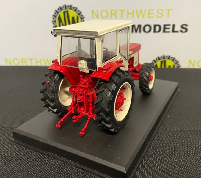 REPLICAGRI 208 1:32 SCALE INTERNATIONAL 946 4X4 WITH REAR DUAL WHEELS