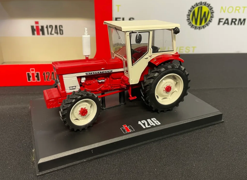 REPLICAGRI 204 1:32 SCALE INTERNATIONAL 1246 TRACTOR