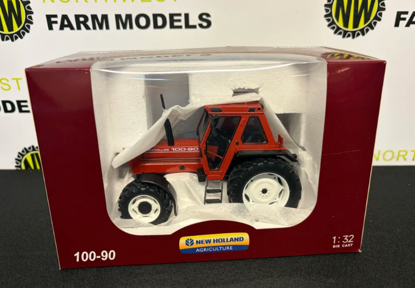 REPLICAGRI 197 1:32 SCALE NEW HOLLAND 100-90 4WD TRACTOR