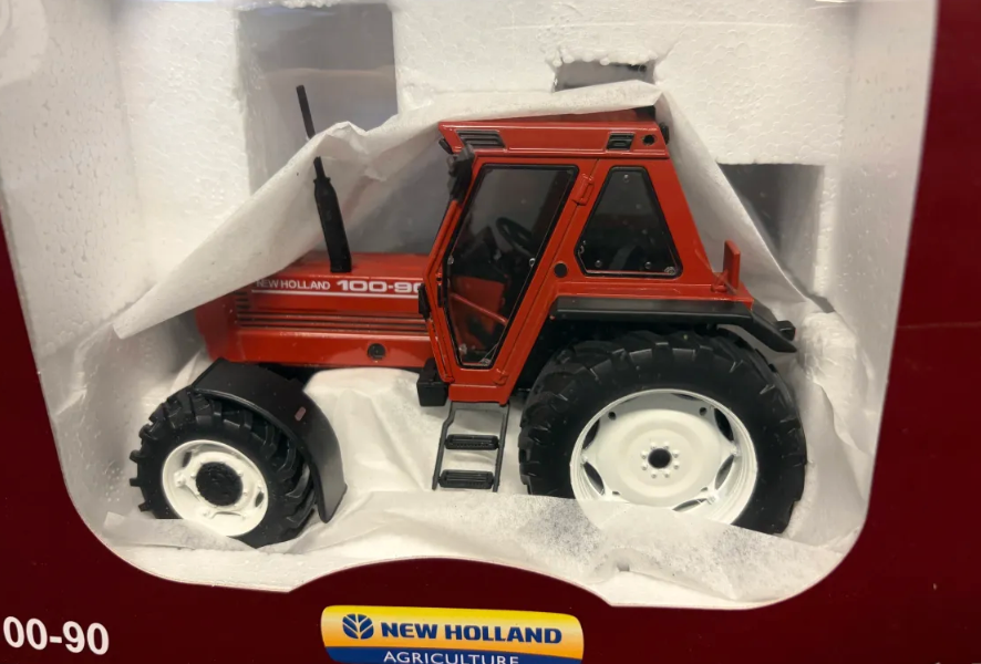 REPLICAGRI 197 1:32 SCALE NEW HOLLAND 100-90 4WD TRACTOR