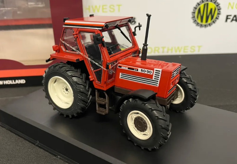 REPLICAGRI 259 1:32 SCALE FIAT 80-90 DT 4WD TRACTOR