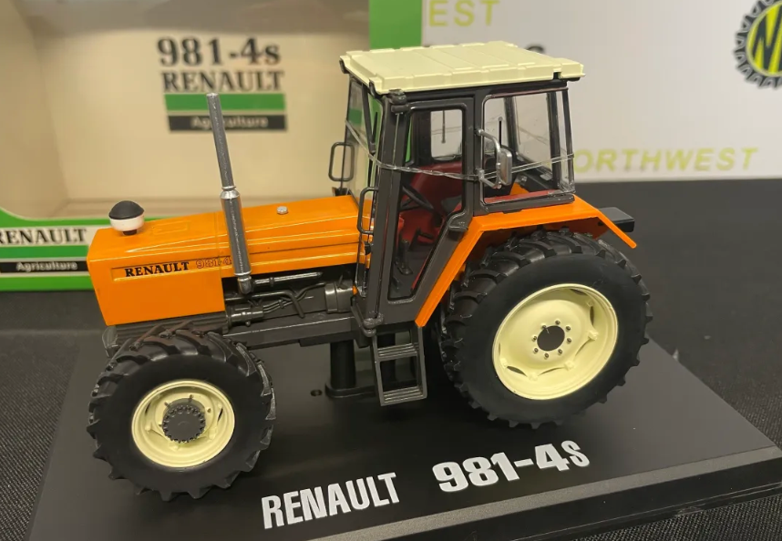 REPLICAGRI 178 1:32 SCALE RENAULT 981-4s 4WD TRACTOR