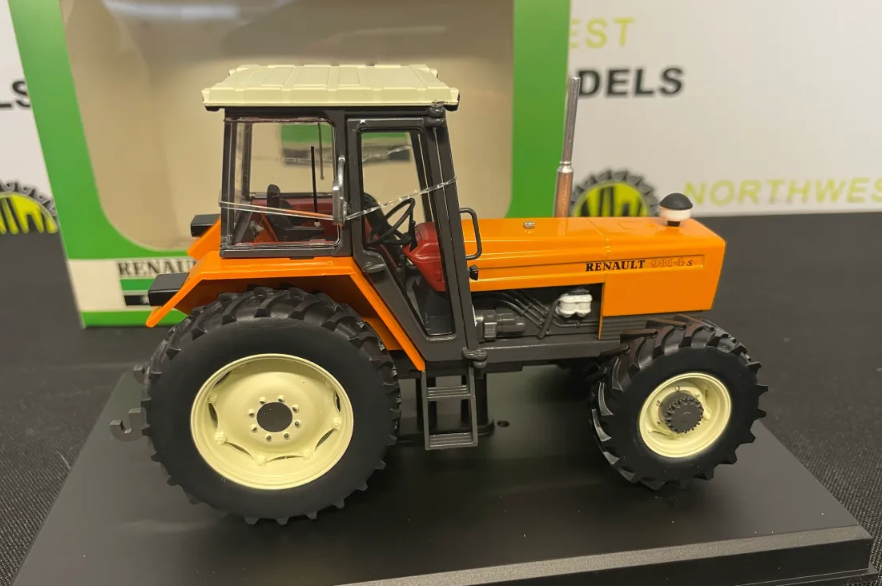 REPLICAGRI 178 1:32 SCALE RENAULT 981-4s 4WD TRACTOR