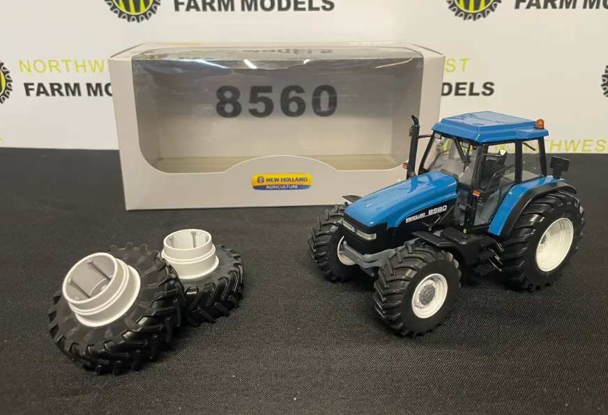 REPLICAGRI B22 1:32 SCALE NEW HOLLAND 8560 WITH DUAL WHEELS