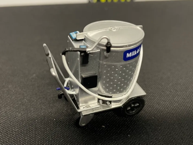 AT COLLECTIONS 3200504 1:32 SCALE HOLM & LAUE MTX 260 MILK TAXI