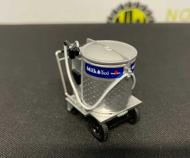 AT COLLECTIONS 3200504 1:32 SCALE HOLM & LAUE MTX 260 MILK TAXI