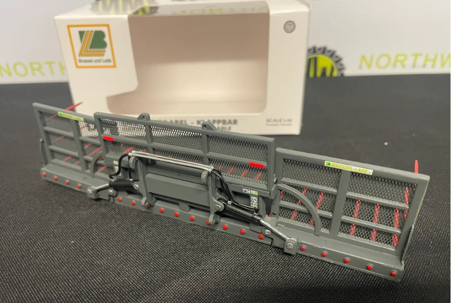 AT COLLECTIONS 3200203 1:32 SCALE BRESSEL AND LADE D35 FOLDING BUCKRAKE
