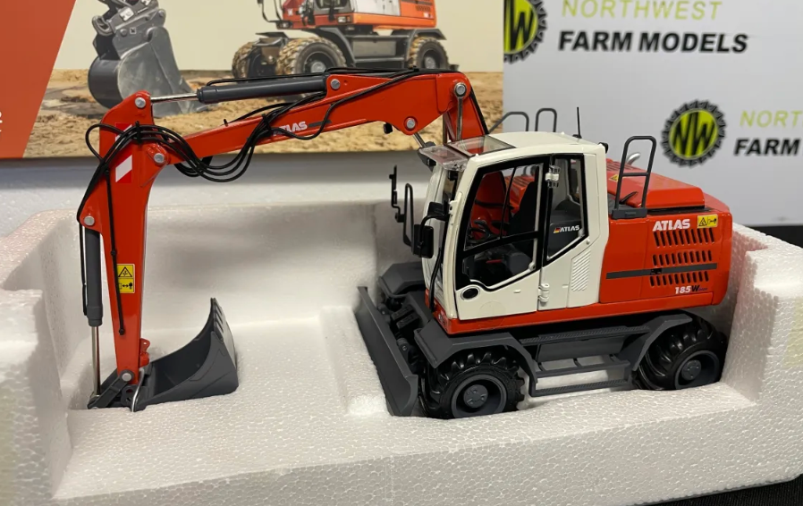 AT COLLECTIONS 3200153 1:32 SCALE ATLAS 185W EXCAVATOR WITH NOKIAN TYRES CLASSIC COLOURS