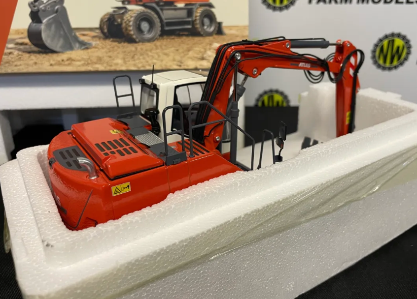 AT COLLECTIONS 3200153 1:32 SCALE ATLAS 185W EXCAVATOR WITH NOKIAN TYRES CLASSIC COLOURS