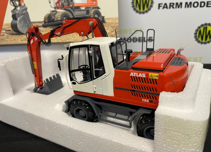 AT COLLECTIONS 3200153 1:32 SCALE ATLAS 185W EXCAVATOR WITH NOKIAN TYRES CLASSIC COLOURS