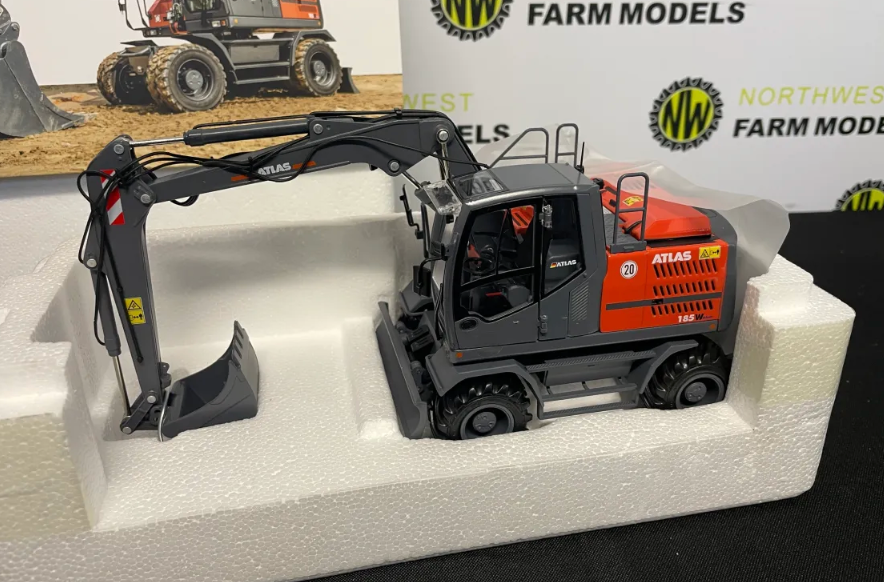 AT COLLECTIONS 3200152 1:32 SCALE ATLAS 185W EXCAVATOR WITH NOKIAN TYRES
