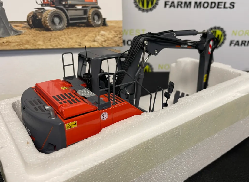 AT COLLECTIONS 3200152 1:32 SCALE ATLAS 185W EXCAVATOR WITH NOKIAN TYRES