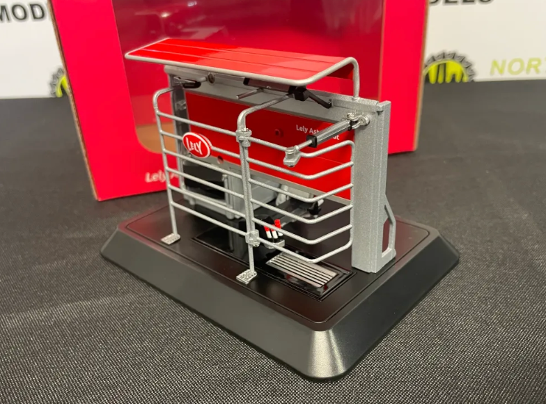 AT COLLECTIONS AT3200502 1:32 SCALE LELY ASTRONAUT A5 MILKING ROBOT