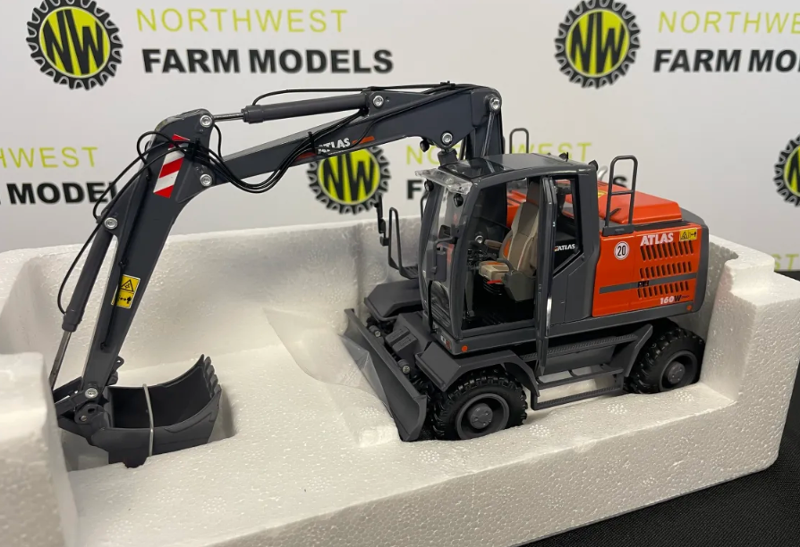 AT COLLECTIONS AT3200151 1:32 SCALE ATLAS 160W EXCAVATOR MITAS TYRES