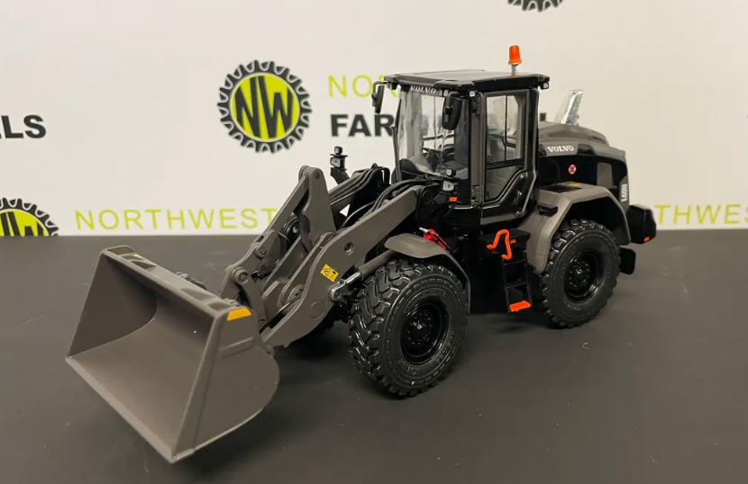 AT COLLECTIONS 3200119 1:32 SCALE VOLVO L60H WHEEL LOADER (BLACK EDITION)