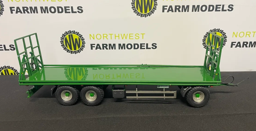 AT COLLECTIONS 3200155 1:32 SCALE KROGER AGROLINER PWO 24 BALE TRAILER