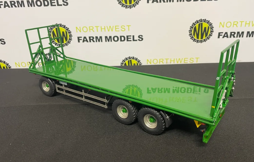 AT COLLECTIONS 3200155 1:32 SCALE KROGER AGROLINER PWO 24 BALE TRAILER