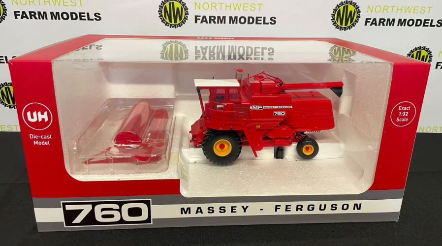 UNIVERSAL HOBBIES 6329 1:32 SCALE MASSEY FERGUSON 760 COMBINE HARVESTER