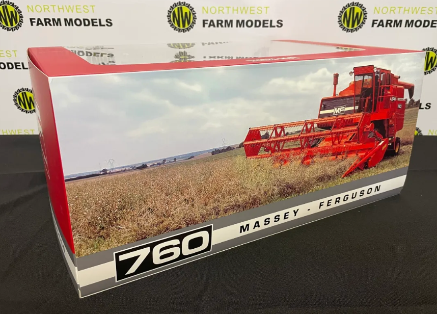 UNIVERSAL HOBBIES 6329 1:32 SCALE MASSEY FERGUSON 760 COMBINE HARVESTER