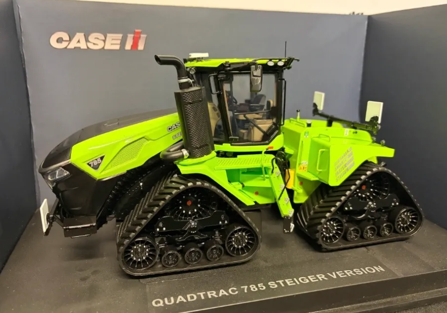 UNIVERSAL HOBBIES 7214 1:32 SCALE CASE IH 785 QUADTRAC "STEIGER" LIMITED EDITION