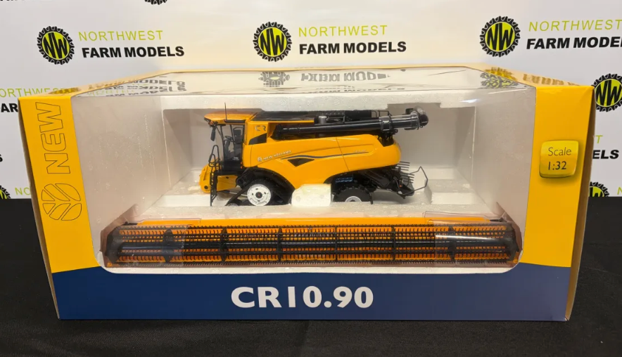 UNIVERSAL HOBBIES 6349 1:32 SCALE NEW HOLLAND CR10.90 COMBINE HARVESTER
