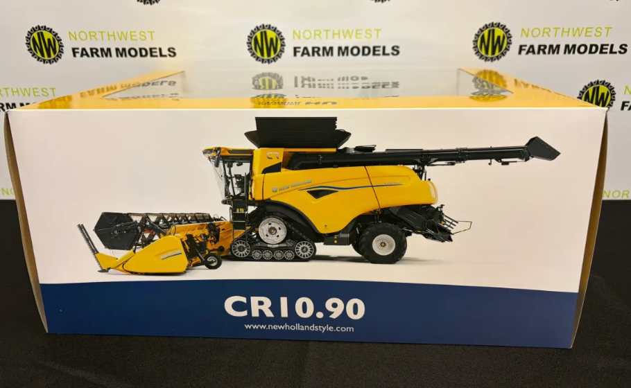 UNIVERSAL HOBBIES 6349 1:32 SCALE NEW HOLLAND CR10.90 COMBINE HARVESTER