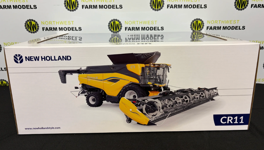 UNIVERSAL HOBBIES 7237 1:32 SCALE NEW HOLLAND CR11 COMBINE HARVESTER