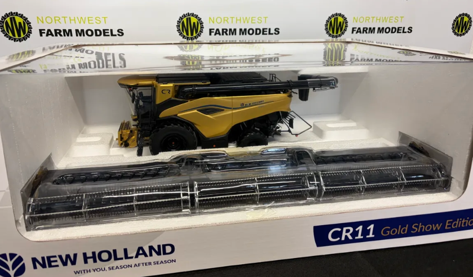 UNIVERSAL HOBBIES 6829 1:32 SCALE NEW HOLLAND CR11 GOLD LIMITED SHOW EDITION