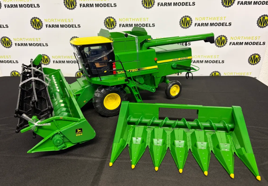 ERTL 45961 1:16 SCALE JOHN DEERE 7720 TURBO WITH 2 HEADERS PRESTIGE COLLECT #4