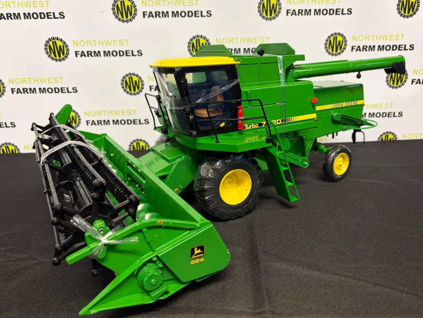 ERTL 45961 1:16 SCALE JOHN DEERE 7720 TURBO WITH 2 HEADERS PRESTIGE COLLECT #4