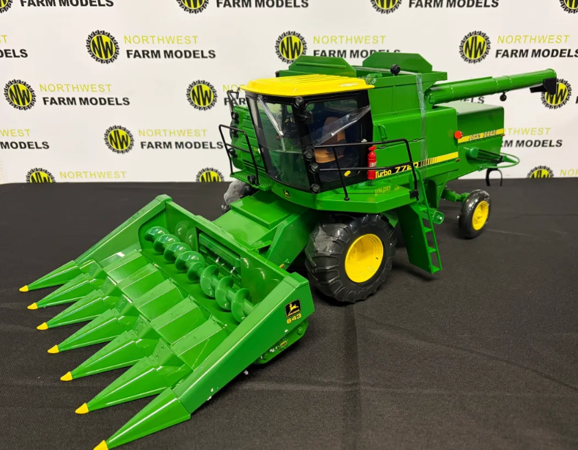 ERTL 45961 1:16 SCALE JOHN DEERE 7720 TURBO WITH 2 HEADERS PRESTIGE COLLECT #4