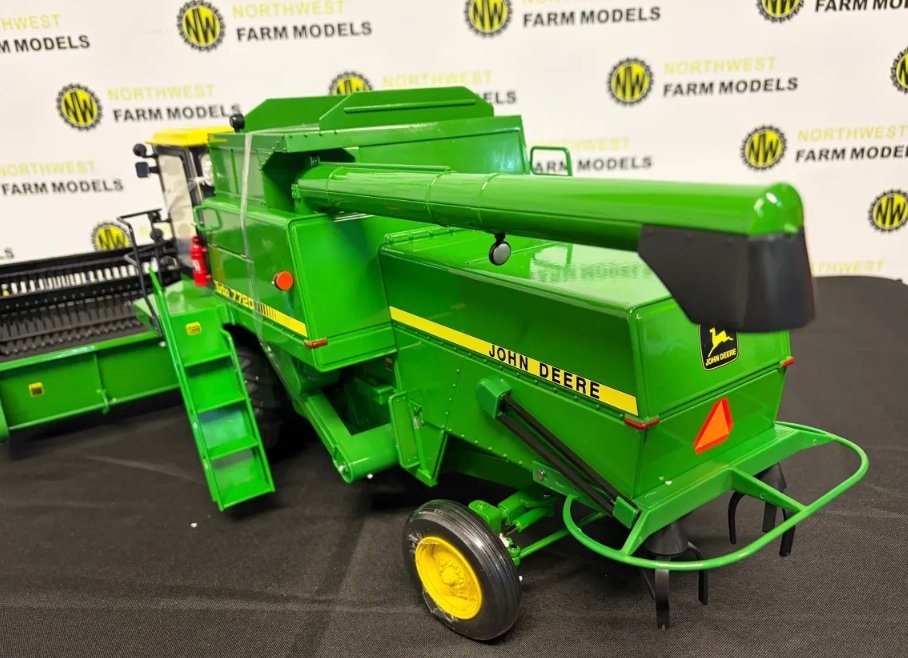 ERTL 45961 1:16 SCALE JOHN DEERE 7720 TURBO WITH 2 HEADERS PRESTIGE COLLECT #4