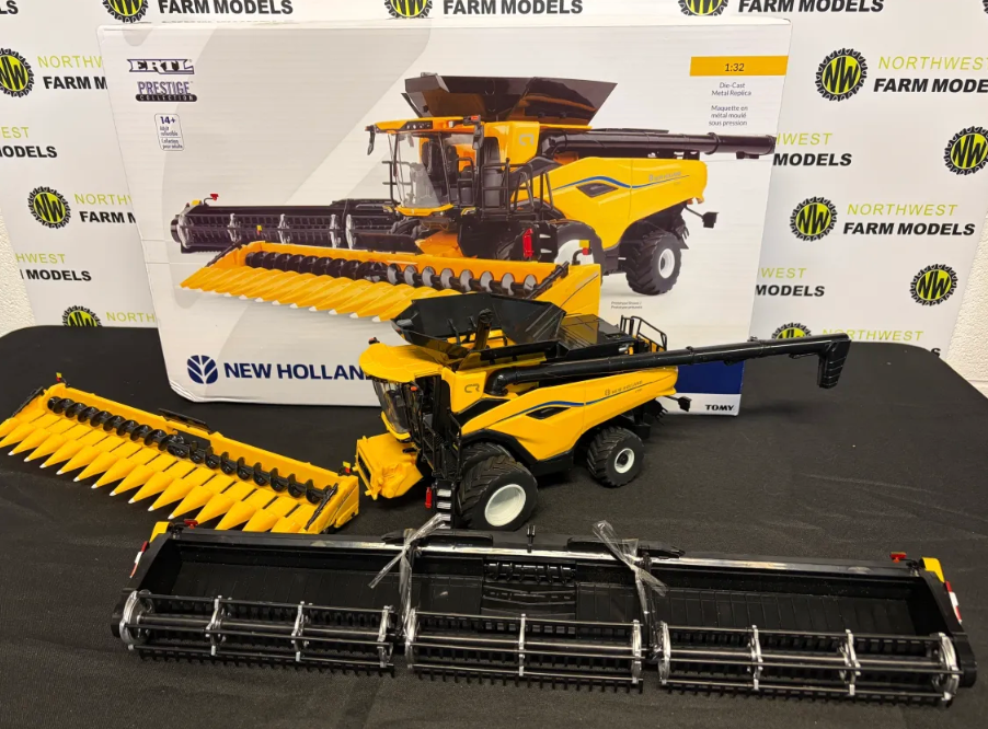 ERTL 61006 1:32 SCALE NEW HOLLAND CR11 COMBINE HARVESTER WITH TWIN WHEELS AND 2 HEADERS