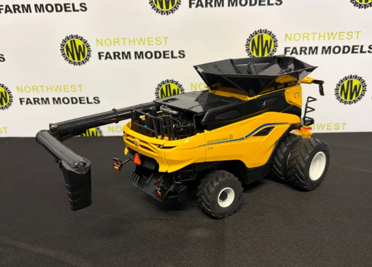 ERTL 61006 1:32 SCALE NEW HOLLAND CR11 COMBINE HARVESTER WITH TWIN WHEELS AND 2 HEADERS