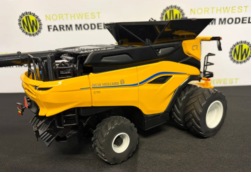 ERTL 61006 1:32 SCALE NEW HOLLAND CR11 COMBINE HARVESTER WITH TWIN WHEELS AND 2 HEADERS