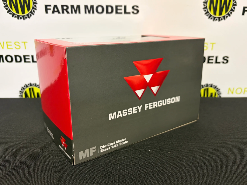 UNIVERSAL HOBBIES 2785 1:32 SCALE MASSEY FERGUSON 135 TRACTOR