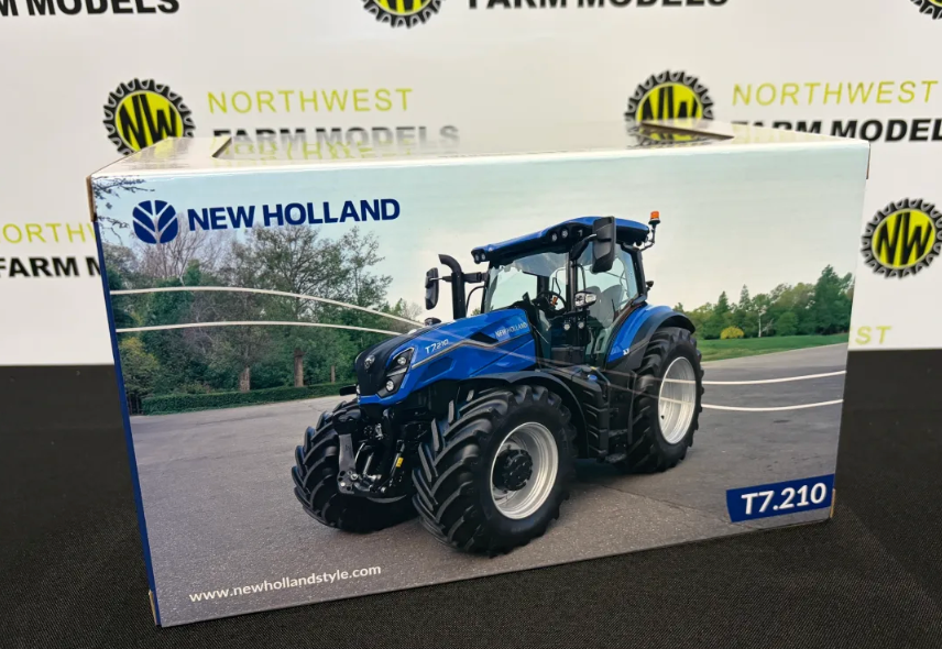 UNIVERSAL HOBBIES 6810 1:32 SCALE NEW HOLLAND T7.210 DYNAMIC BLUE TRACTOR