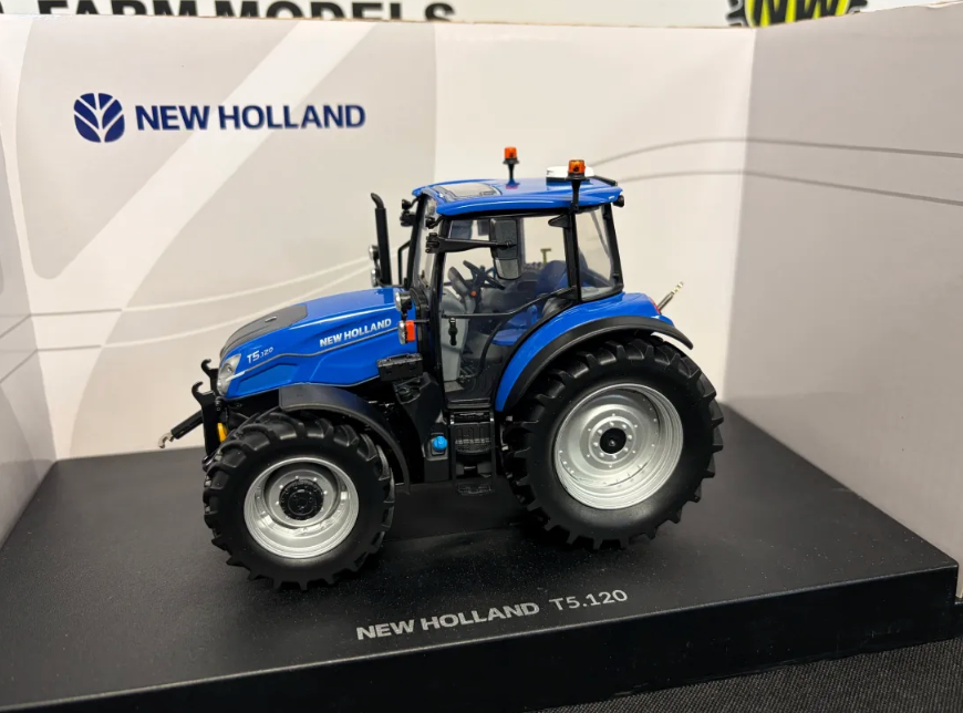 UNIVERSAL HOBBIES 7202 1:32 SCALE NEW HOLLAND T5.120 TRACTOR