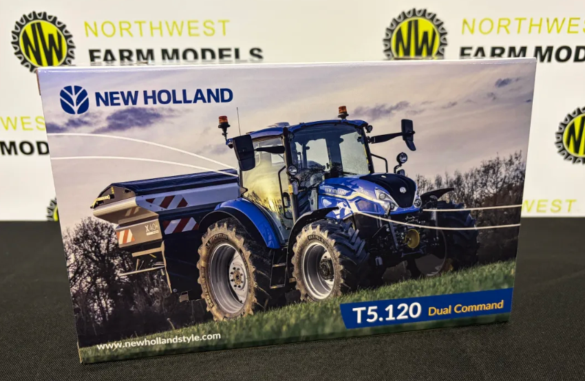 UNIVERSAL HOBBIES 7202 1:32 SCALE NEW HOLLAND T5.120 TRACTOR