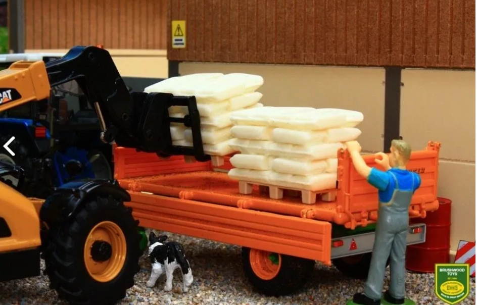 BRUSHWOOD TOYS STACKS OF SACKS (x2) 1:32 SCALE FARM DIORAMA BT3044