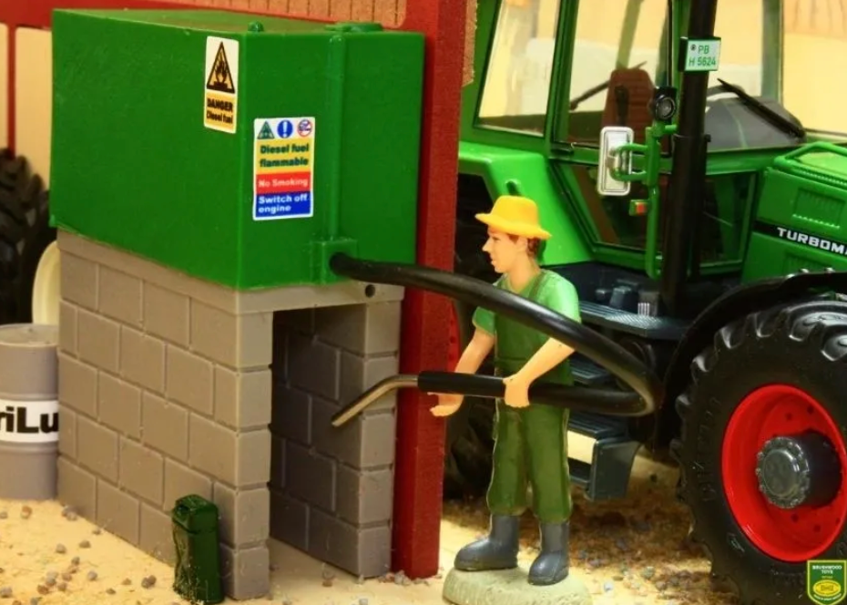 BRUSHWOOD TOYS 1:32 SCALE BT3054 DIESEL TANK FUEL TANK, HOSE AND FUEL GUN (GREEN)