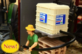 BRUSHWOOD TOYS BT3056 1:32 SCALE AdBLUE IBC WITH HOSE AND NOZZLE