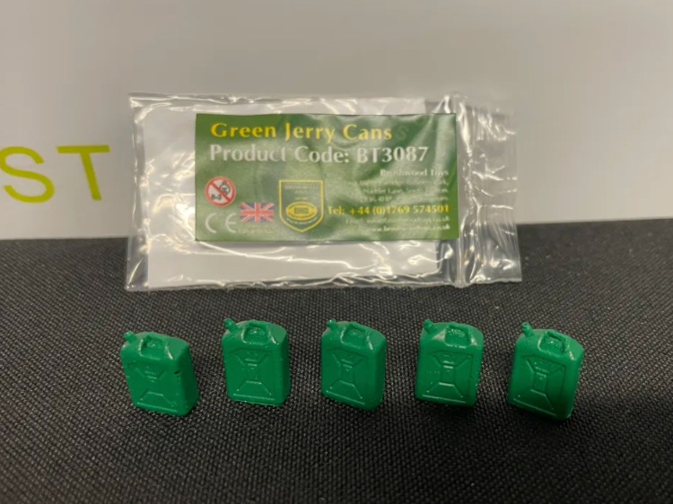 BRUSHWOOD TOYS BT3087 1:32 SCALE GREEN JERRY CANS (5 PIECES)