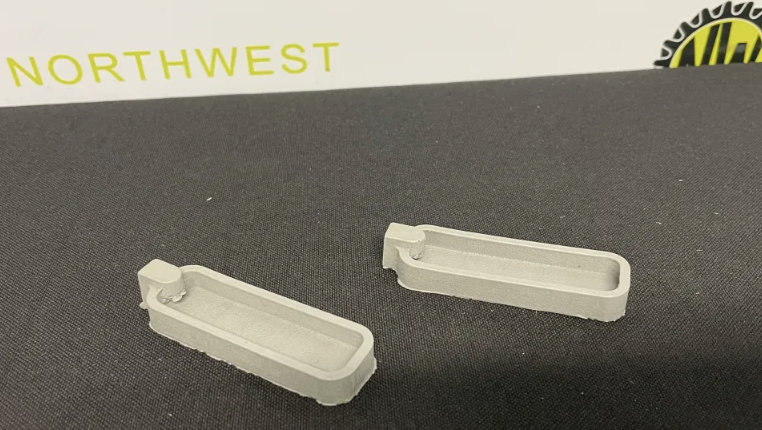 BRUSHWOOD TOYS BT3082 1:32 SCALE SHEEP WATER TROUGH (2 PIECES)