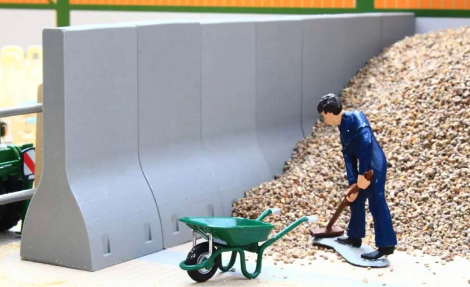 BRUSHWOOD TOYS BT3086 1:32 SCALE PRE CAST CONCRETE BUNKER WALLS (4 PIECES)