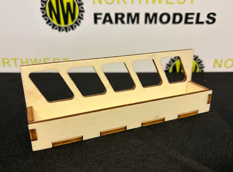 BRUSHWOOD TOYS BT2074 1:32 SCALE BARRIER FEEDER