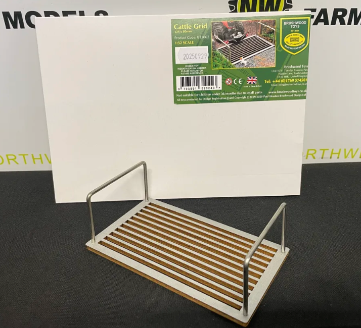 BRUSHWOOD TOYS BT3062 1:32 SCALE CATTLE GRID